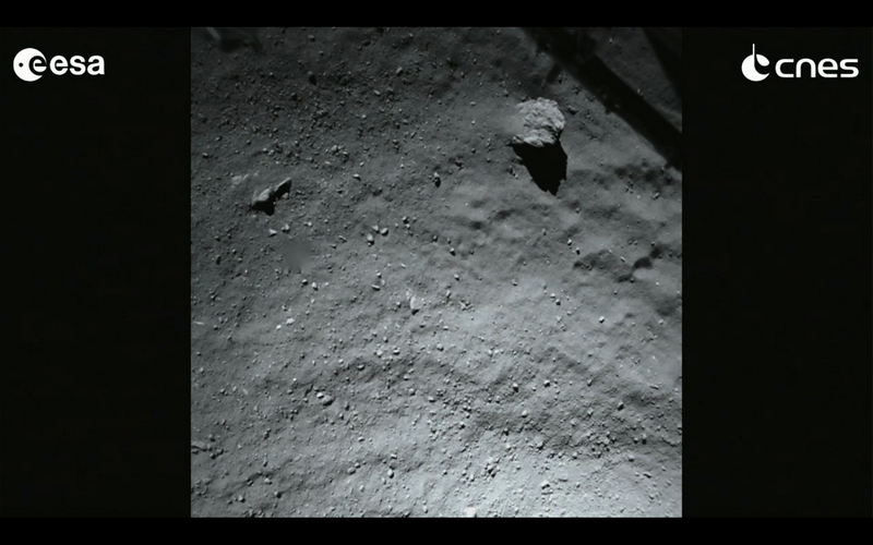Illustration for article titled Primeras imágenes de Philae en su descenso hacia el cometa 67P